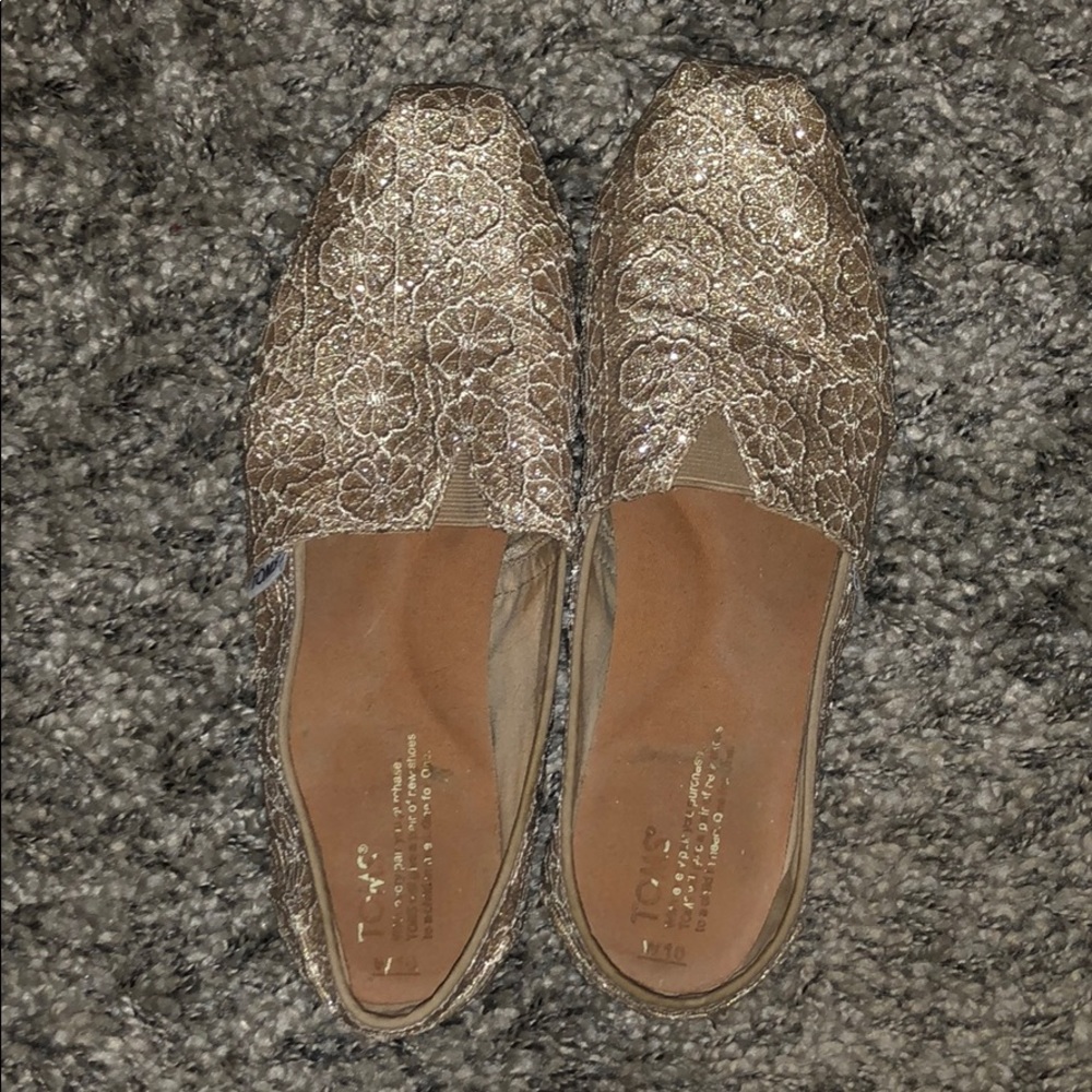 Toms